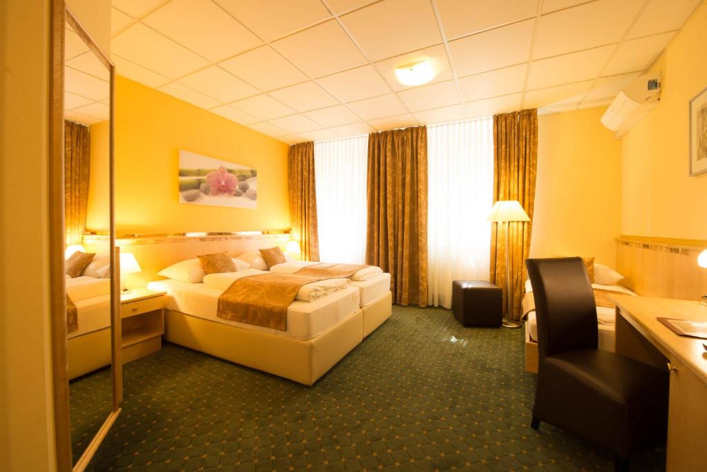 Postel nebo postele na pokoji v ubytování Hotel Beethoven
