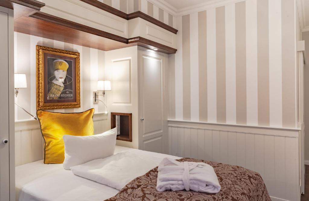 a bedroom with a king sized bed with yellow accents at Europa Hotel Kühlungsborn in Kühlungsborn