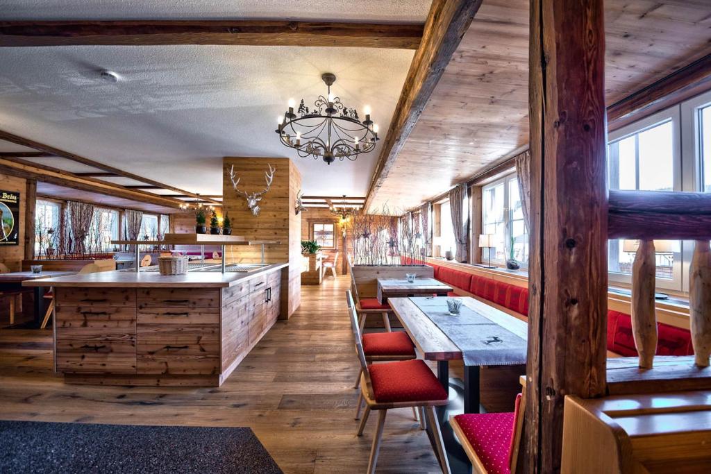 Restaurace v ubytování Hotel Sonneneck Titisee -Adults Only-