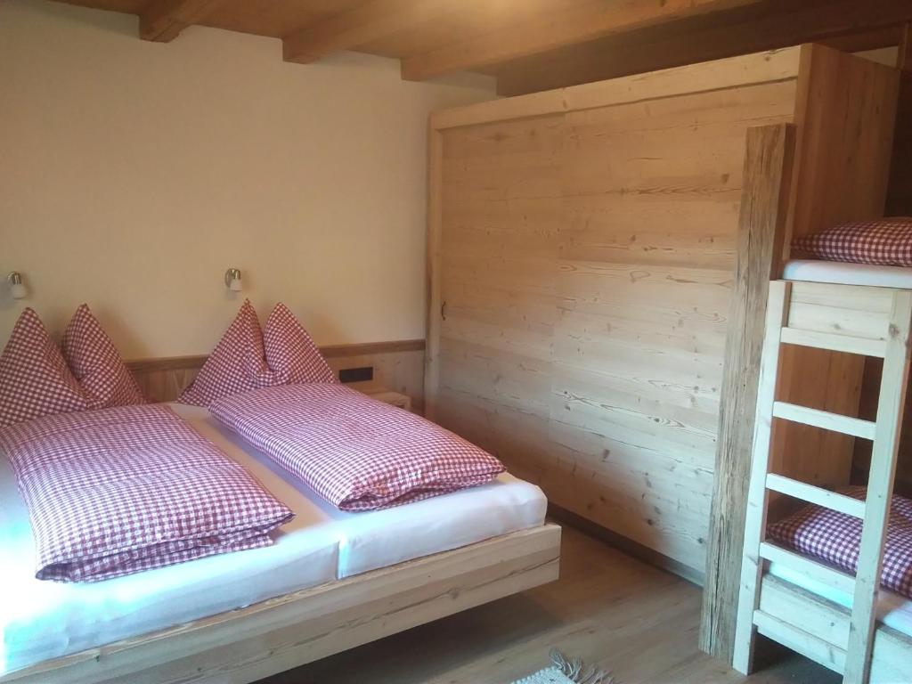 Postel nebo postele na pokoji v ubytování Bauernhof Hintenberg