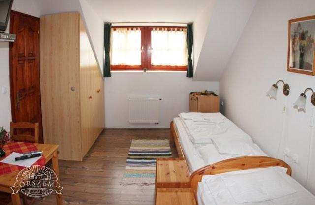 Postel nebo postele na pokoji v ubytování Őrszem Fogadó