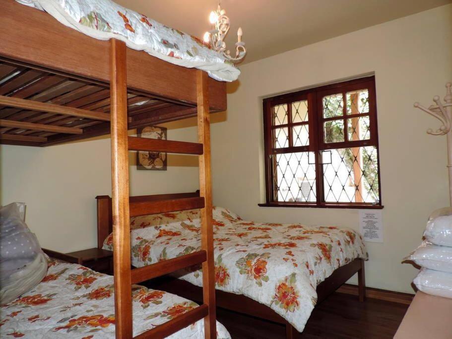 Casa em Campos do Jordão tesisinde bir ranza yatağı veya ranza yatakları