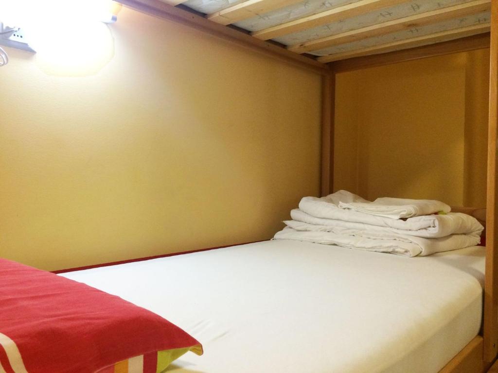 Postel nebo postele na pokoji v ubytování Europa Hostel Portorož
