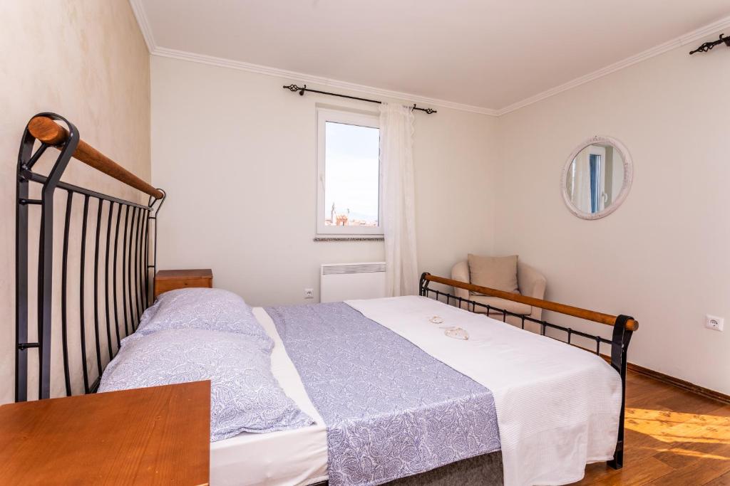 Łóżko lub łóżka w pokoju w obiekcie Villa Pinia