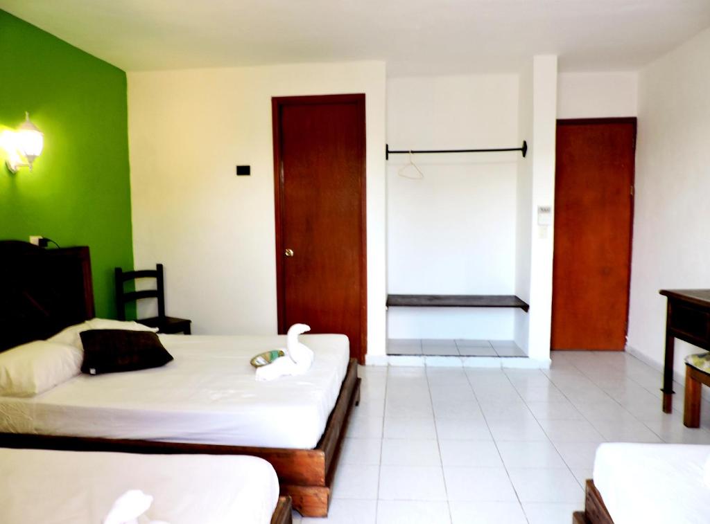 Postel nebo postele na pokoji v ubytování Hotel Valladolid