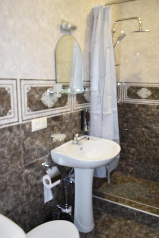Koupelna v ubytování Hotel IVERIA