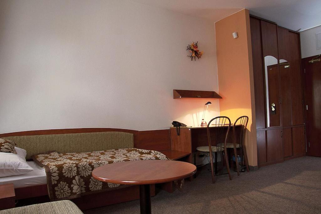 Postel nebo postele na pokoji v ubytování Hotel Pod Hradom