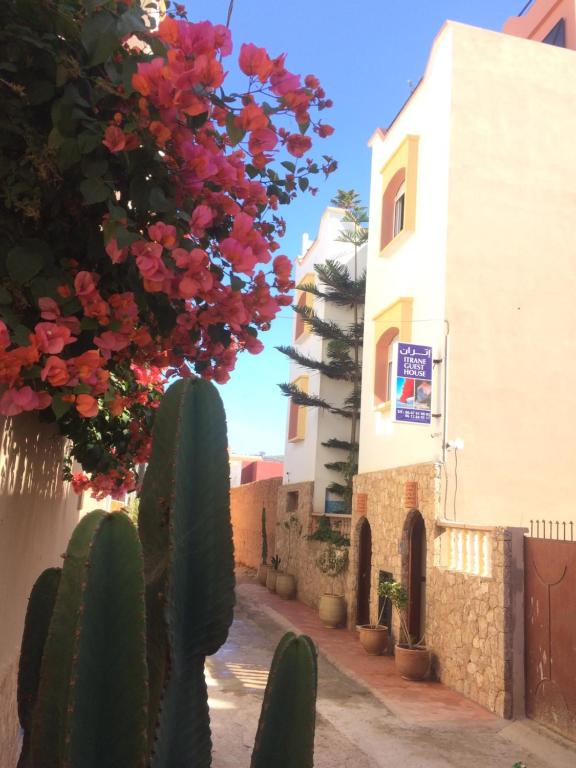 El edificio en el que está la casa de huéspedes
