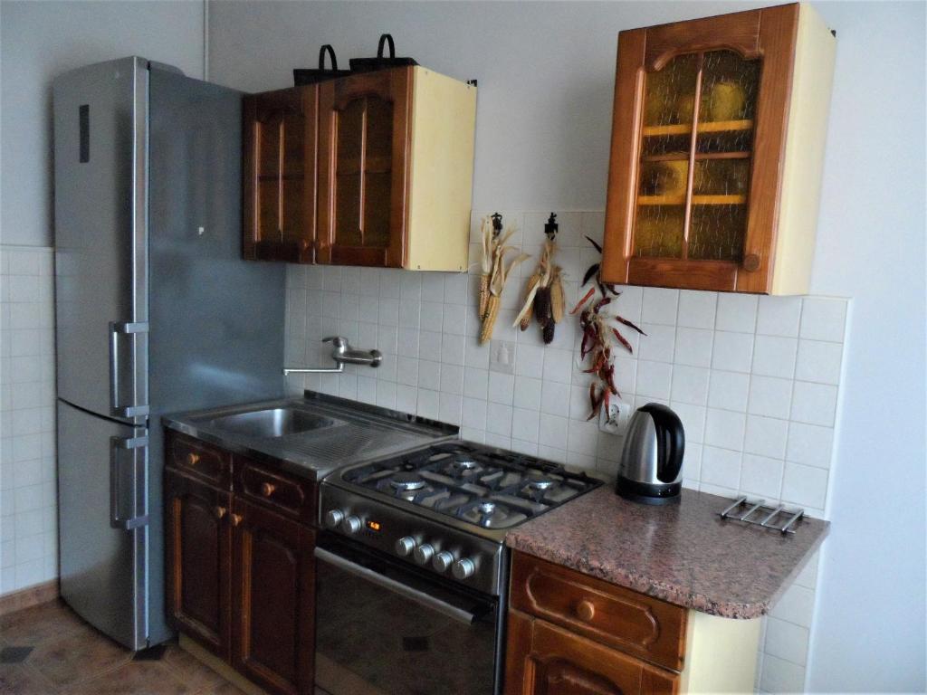 Kuchyňa alebo kuchynka v ubytovaní Centrum, 700m do plaży - 2 sypialnie, salon, balkon, bezpłatny parking,