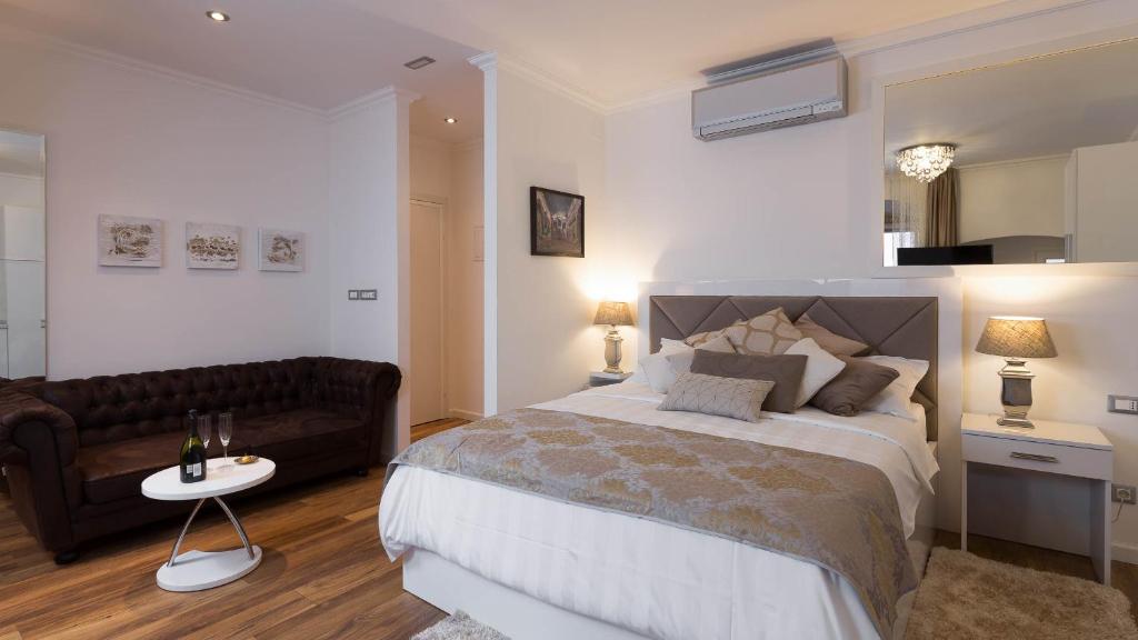 Postel nebo postele na pokoji v ubytování Guest House Imperial
