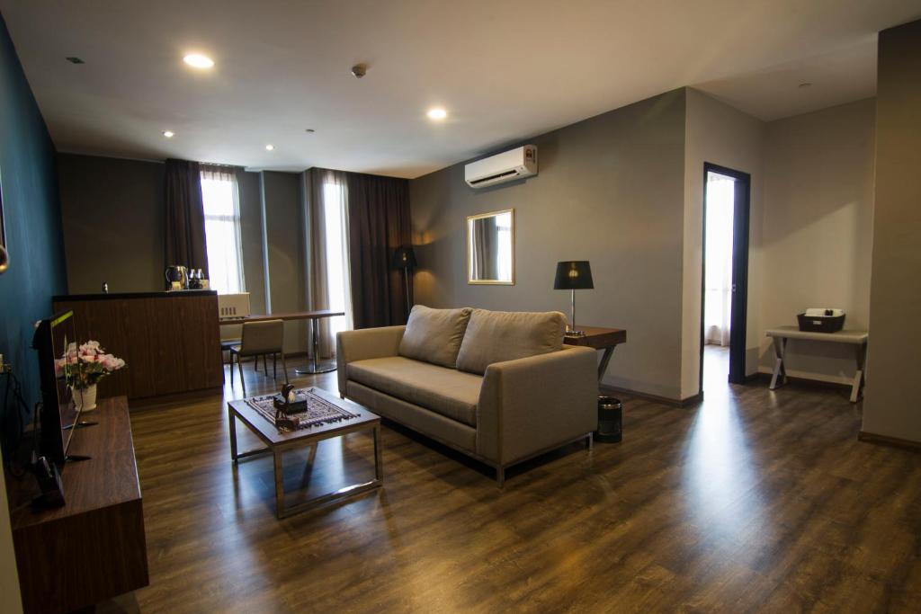 Posezení v ubytování Goldenbay Hotel