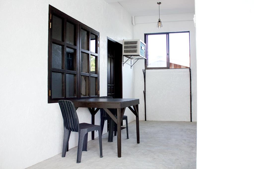 Kuchyň nebo kuchyňský kout v ubytování Sentro Suites Siargao