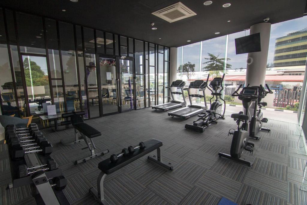 Fitness centrum a/nebo fitness zařízení v ubytování Goldenbay Hotel