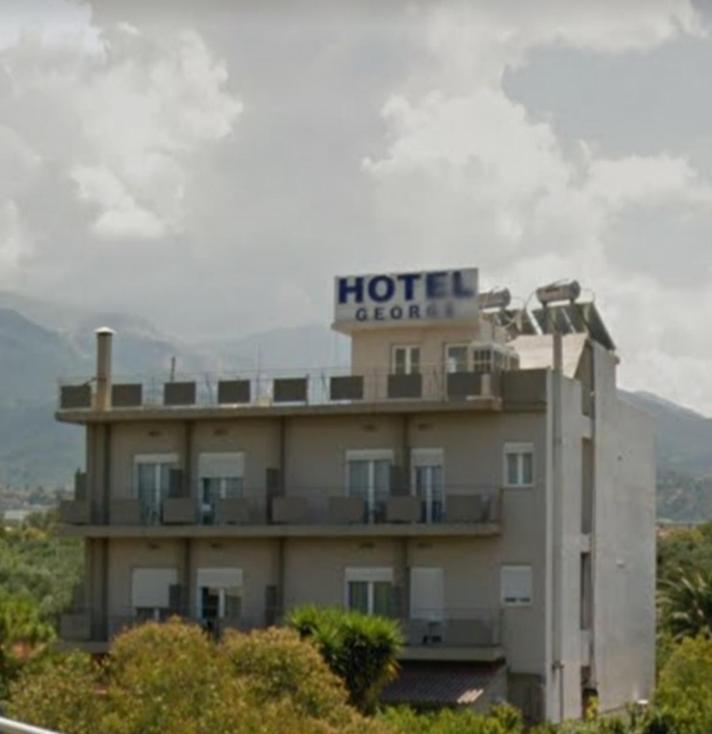 Nespecifikovaný výhled na hory nebo výhled na hory při pohledu z hotelu