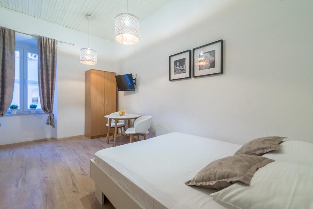 Studios & Apartments Porto - 1