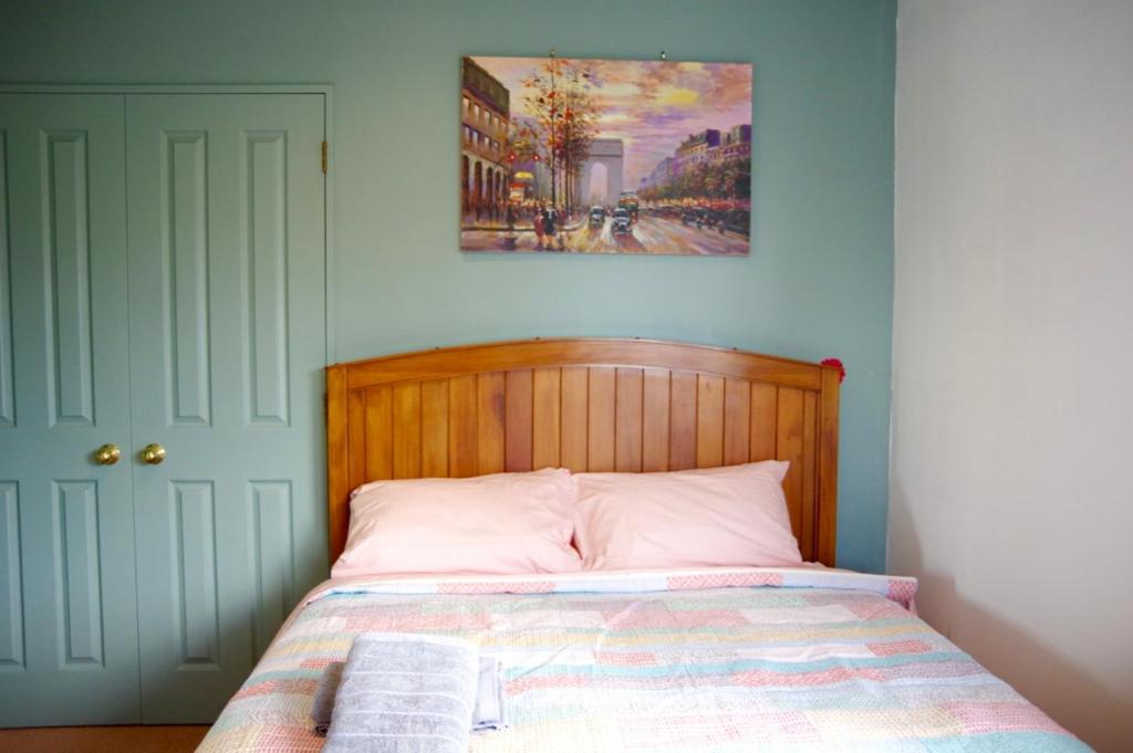 Postel nebo postele na pokoji v ubytování Hamilton East Homestay
