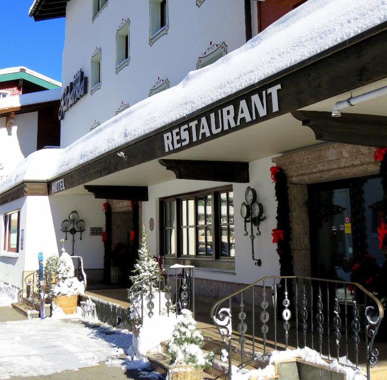 Restaurace v ubytování Hotel Hirlanda