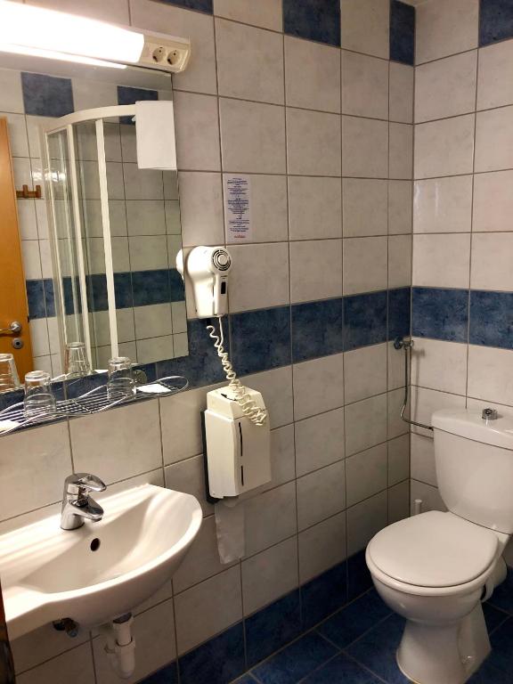 A bathroom at Hotel Veritas