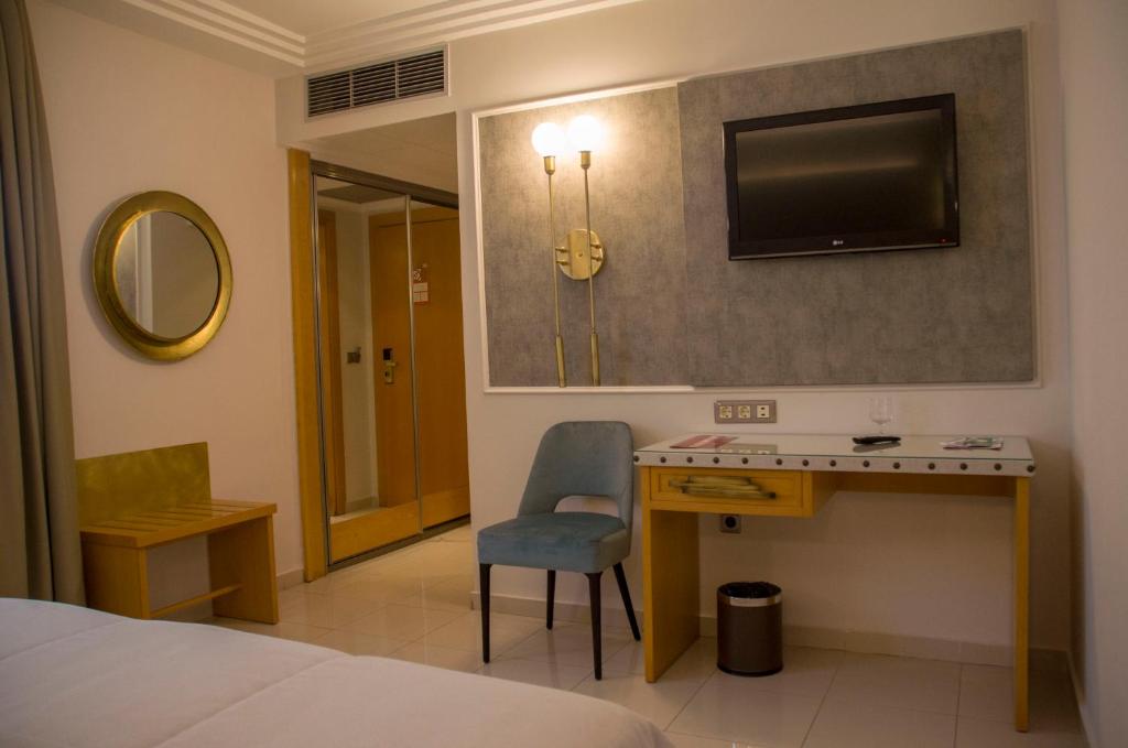 A bed or beds in a room at Hotel Complejo París