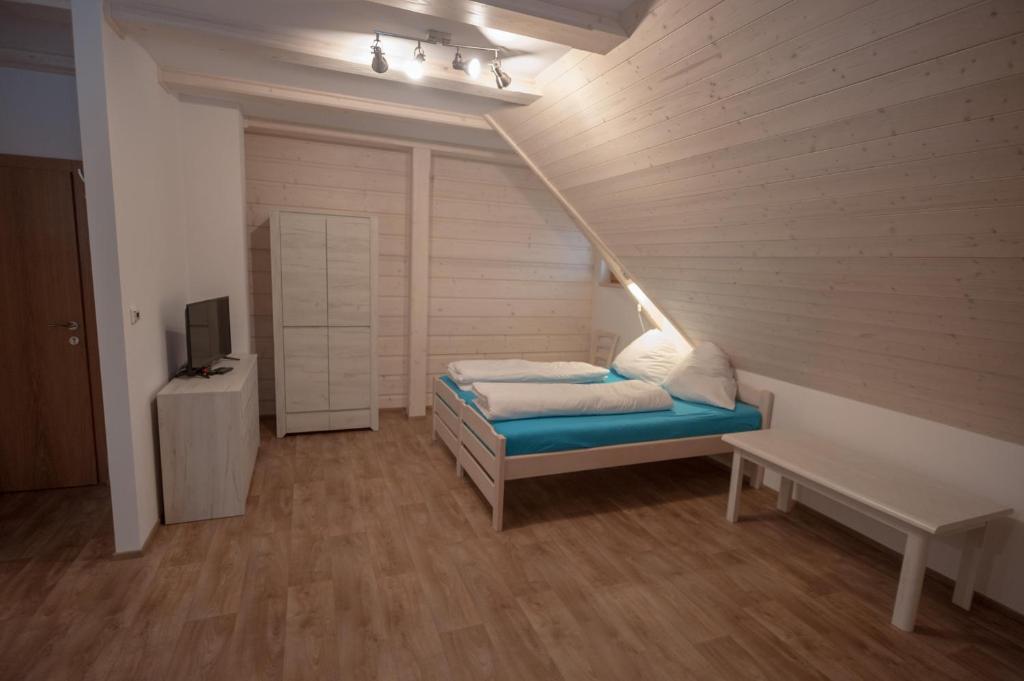 Postel nebo postele na pokoji v ubytování Roubenka Bílá