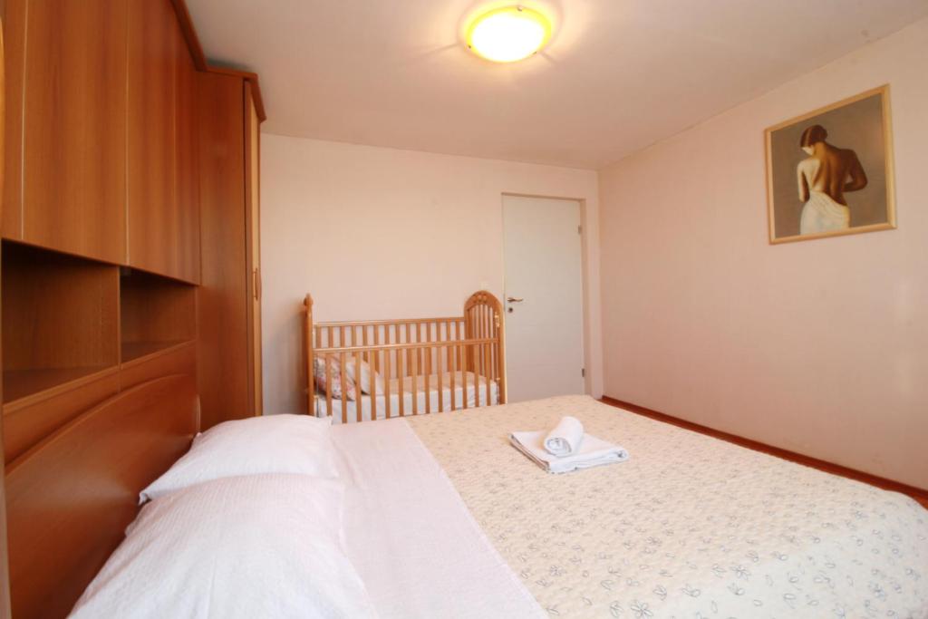 Postel nebo postele na pokoji v ubytování Apartment Lana & Ema