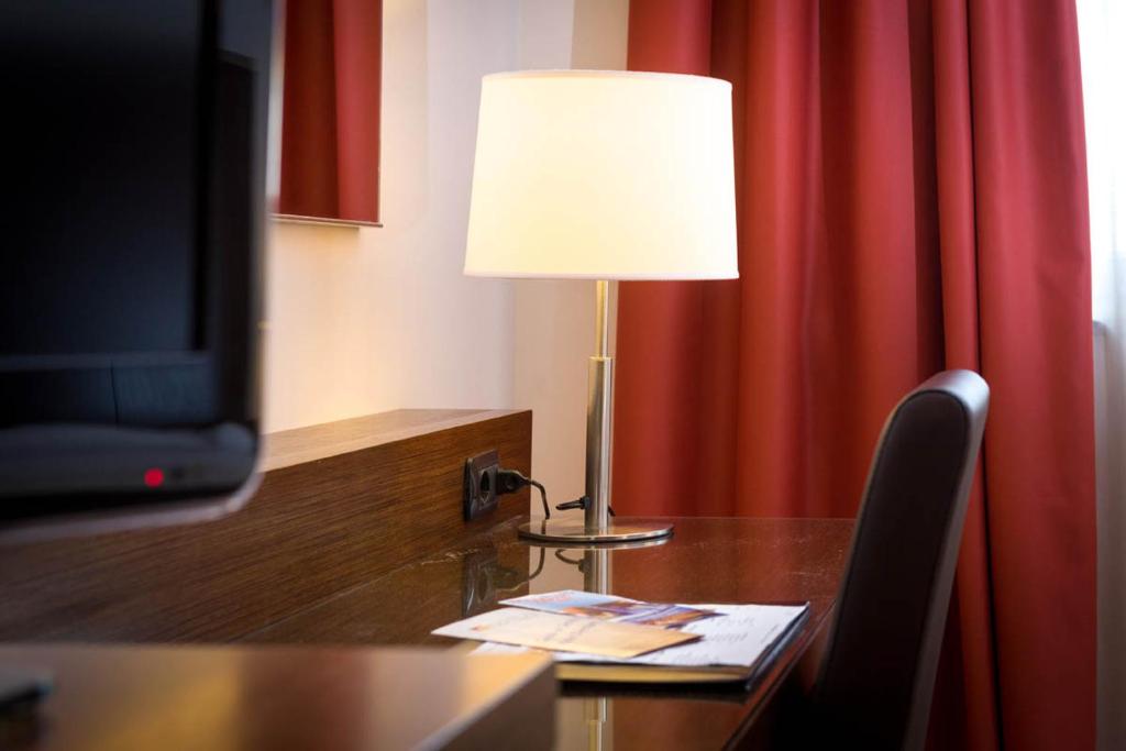 TV a/nebo společenská místnost v ubytování Torino Hotel San Luigi - Ristorante Trait d'Union