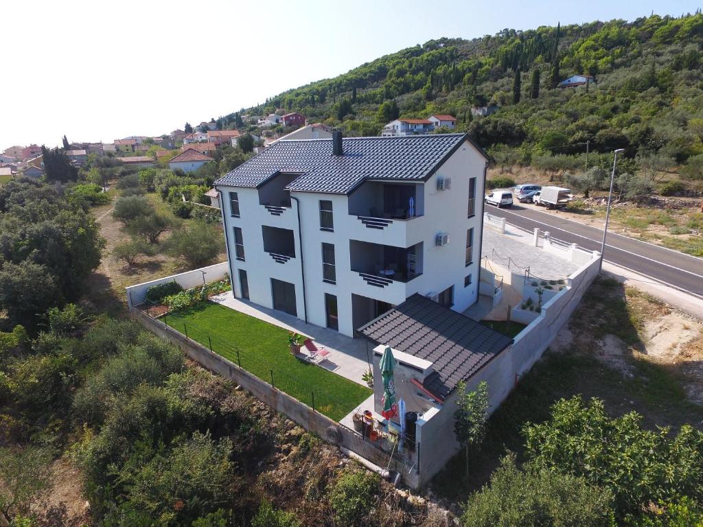 an aerial view of a white house with a yard at Vila Marijana in Preko