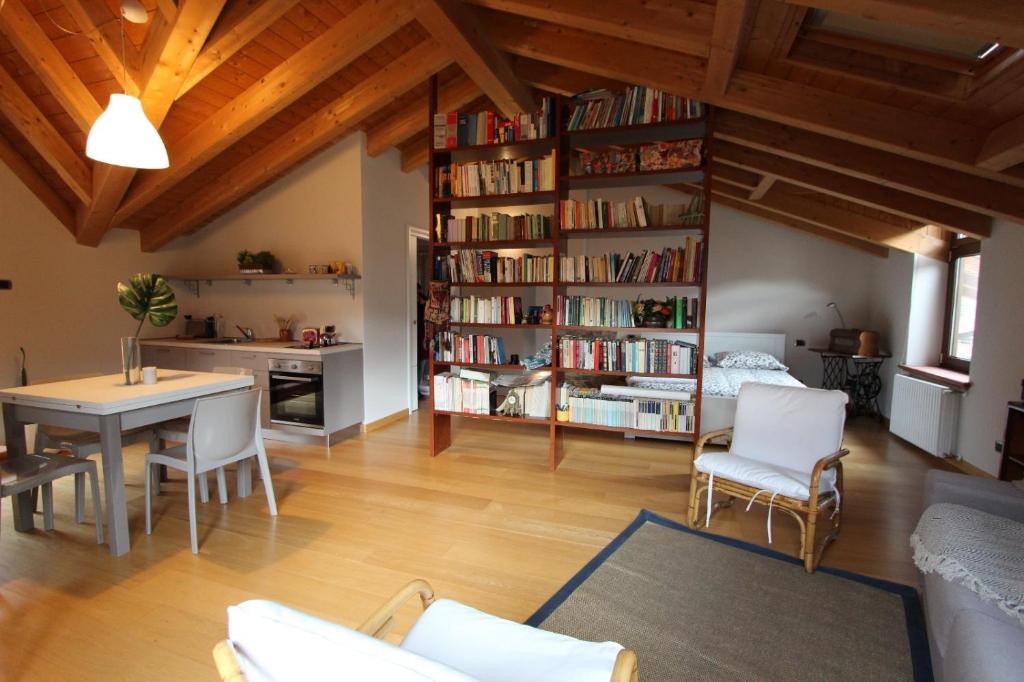Casa Vacanze 'Lo Spirito Del Monte' - One-Bedroom Apartment - Attic