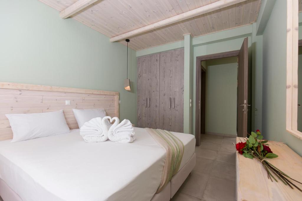Postel nebo postele na pokoji v ubytování Anthemis Hotel Apartments