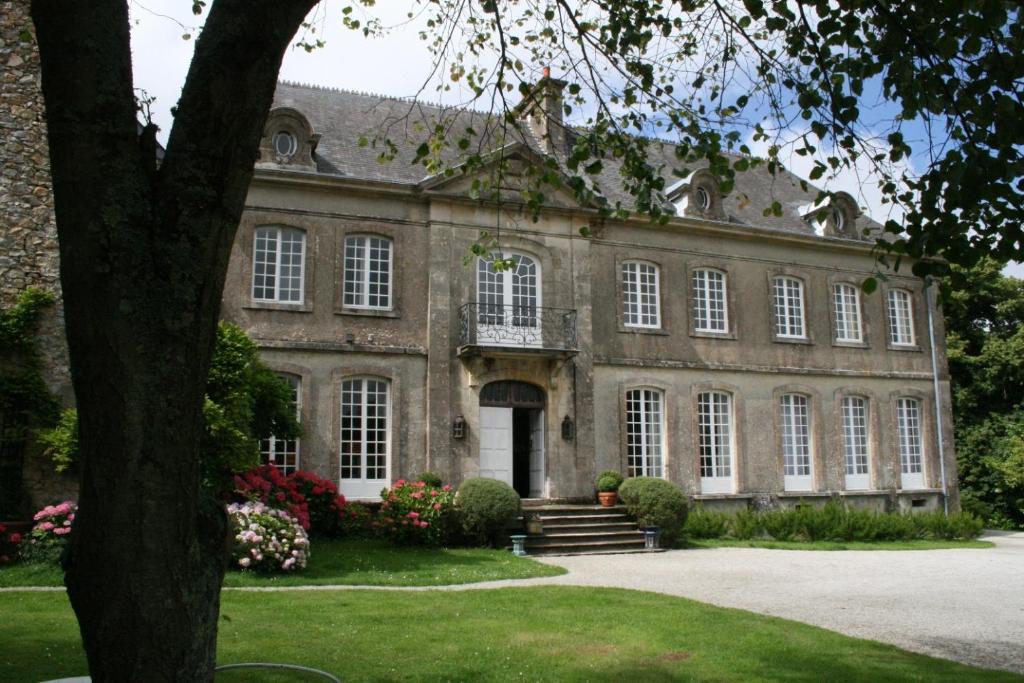 a large brick building with a staircase in front of it at Bruce Castle in Brix