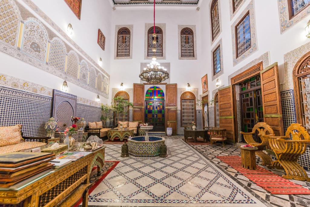 a living room with a chandelier at Riad Ghita in Fez