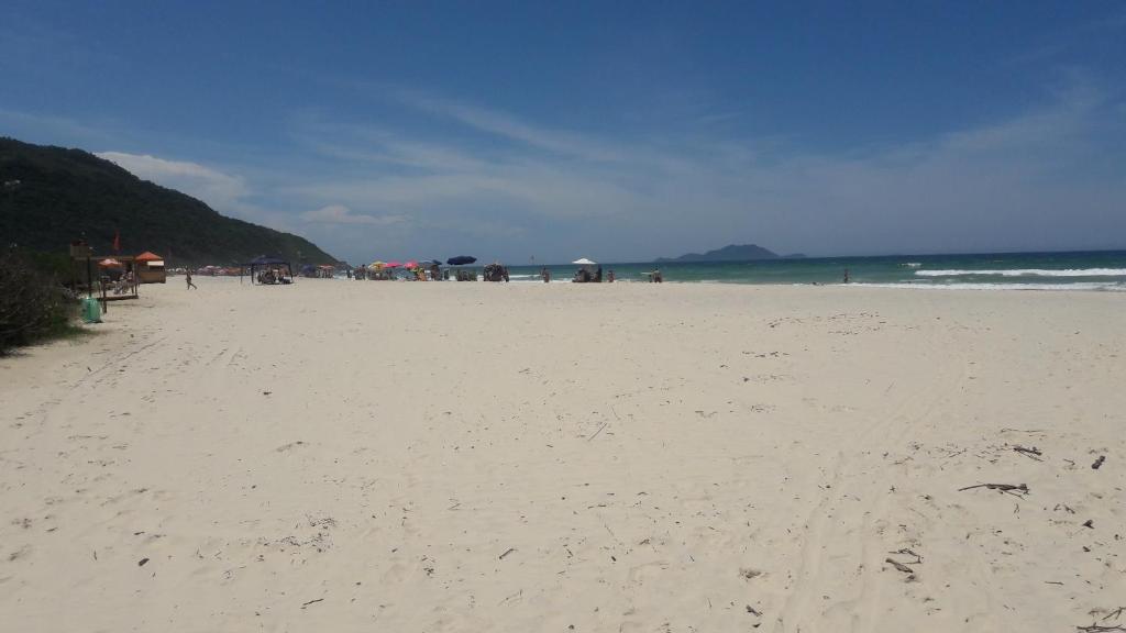  Ingleses piscina 450m da praia WI-FI