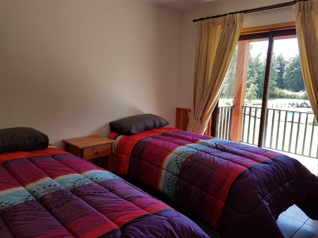 Postel nebo postele na pokoji v ubytování Terra Newen Pucon Family Suites