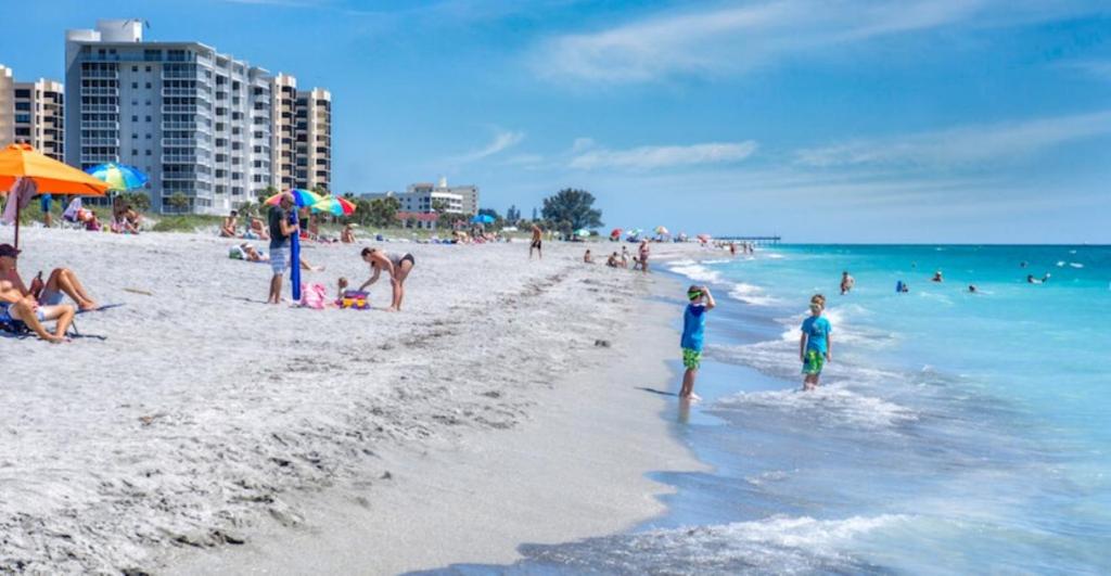 Pantai di atau dekat dengan apartmen