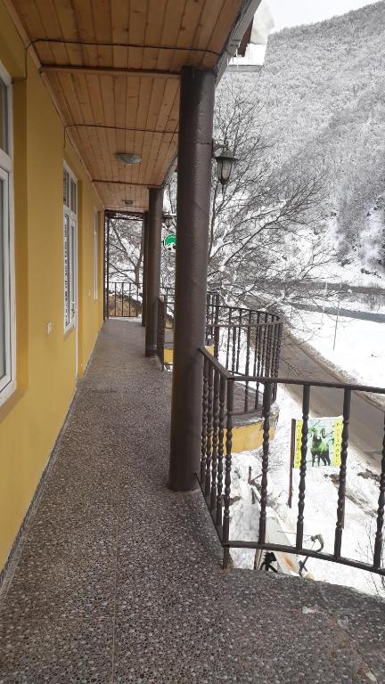 Nespecifikovaný výhled na hory nebo výhled na hory při pohledu z hotelu