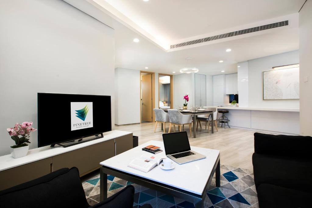 Pinetree Marina Resort - Executive Apartment