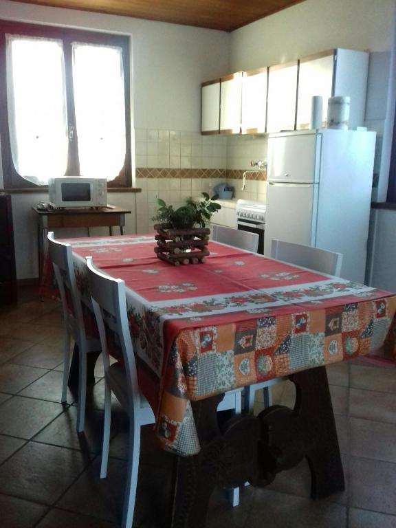A kitchen or kitchenette at La Casetta