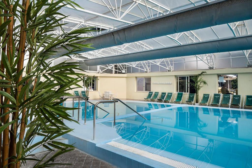 Bazén v ubytování Hotel Terme Royal Palm nebo v jeho okolí