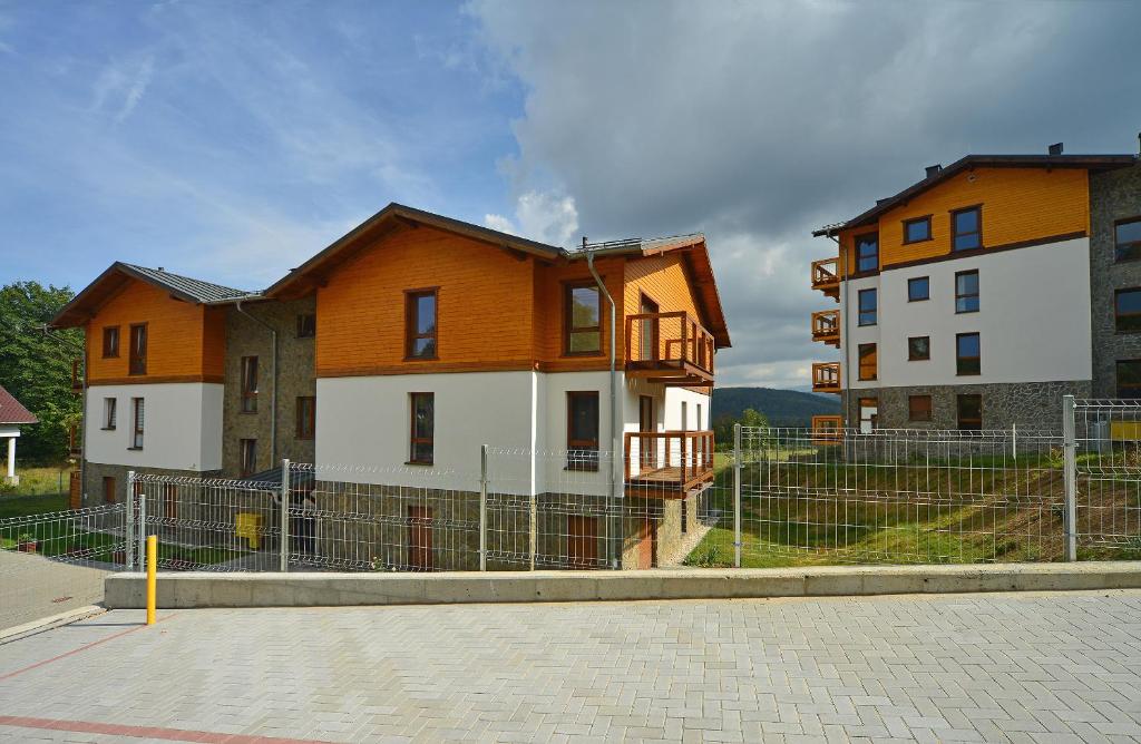Budynek, w którym mieści się aparthotel