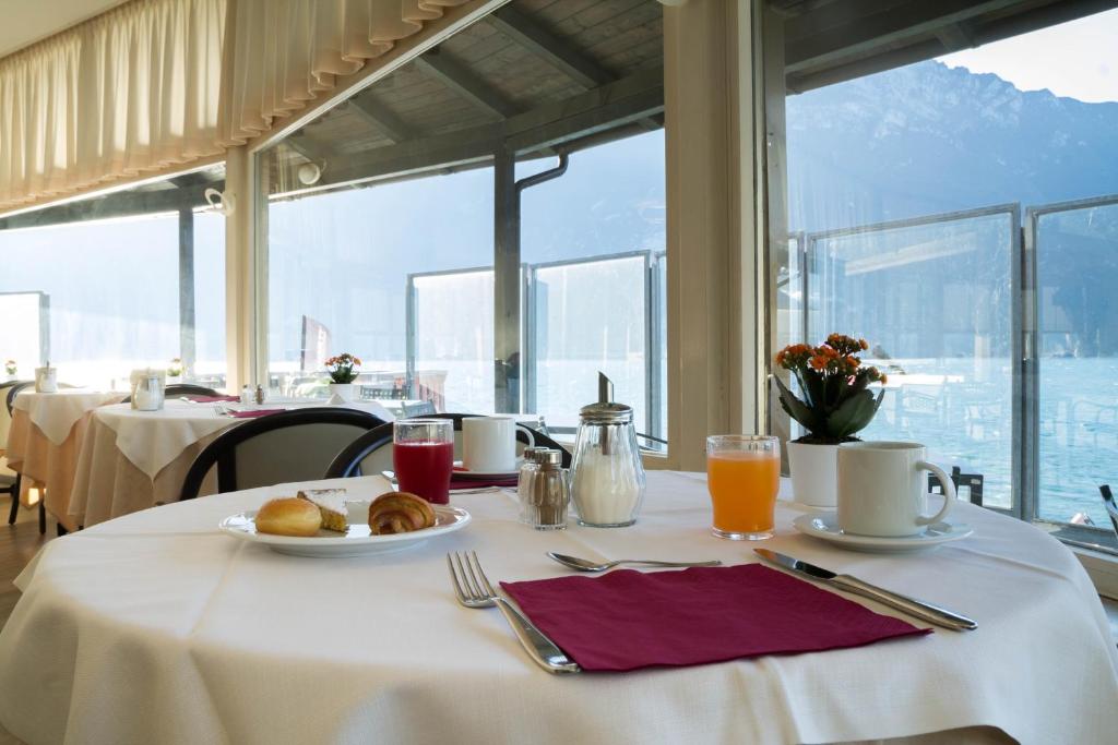 Nápoje v ubytování Hotel Capo Reamol