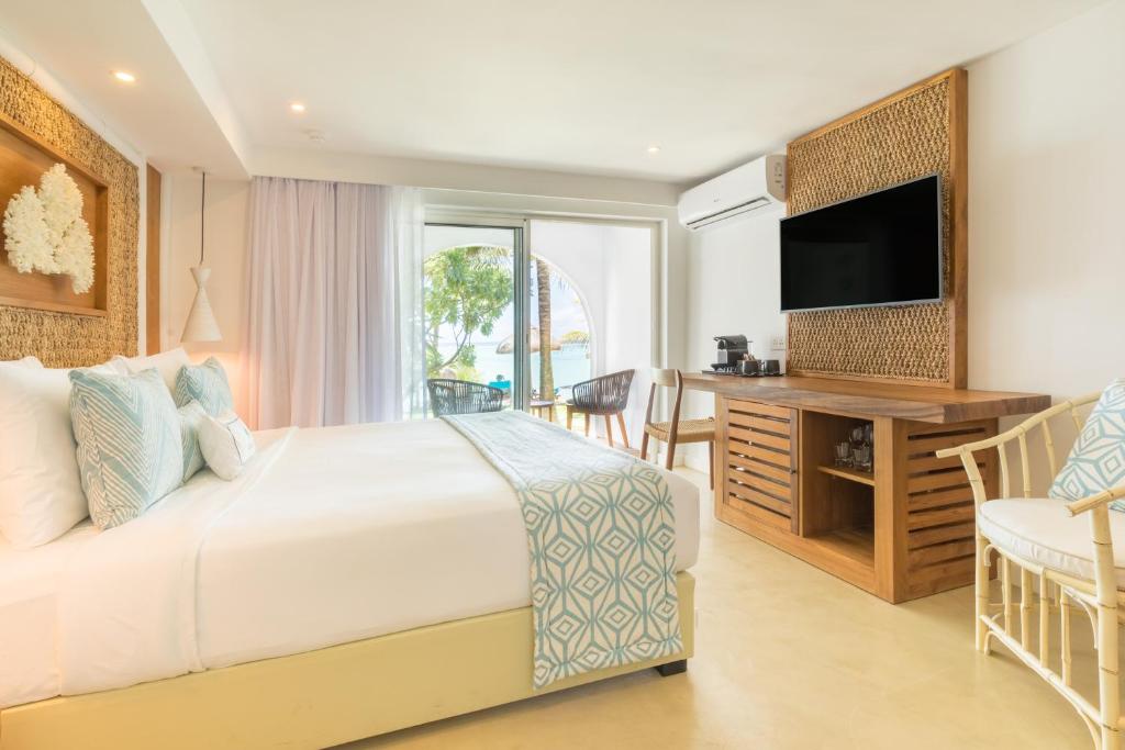 TV a/nebo společenská místnost v ubytování Seasense Boutique Hotel & Spa