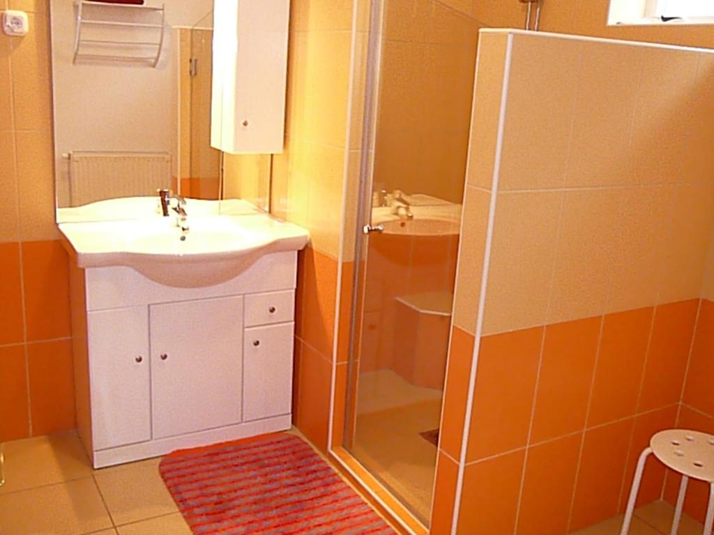 Hévíz Erika Apartman - Apartment - Ground Floor