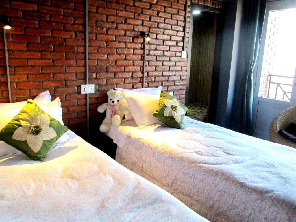 Postel nebo postele na pokoji v ubytování Cafe Beyond and Guest House