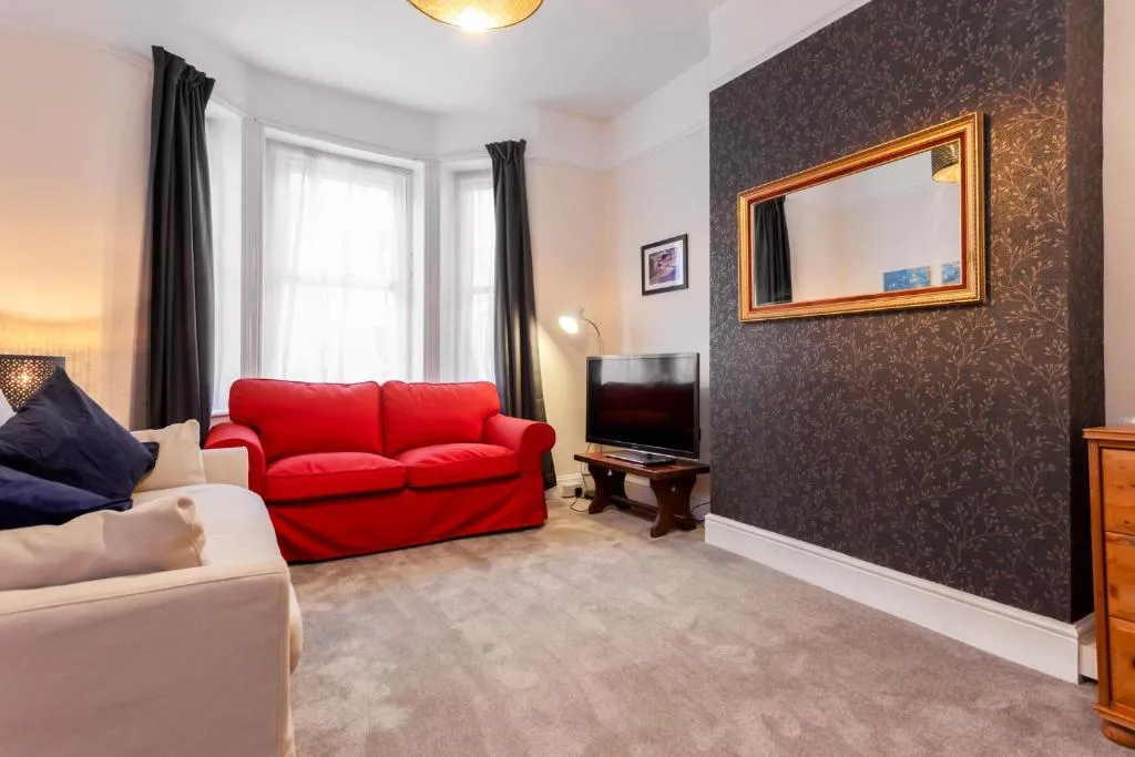 Gorgeous Town Centre Apt with Courtyard Garden, Bournemouth, United Kingdom