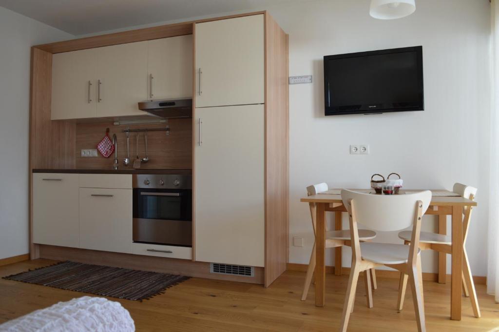 Kuchyňa alebo kuchynka v ubytovaní Apartments Bachmann