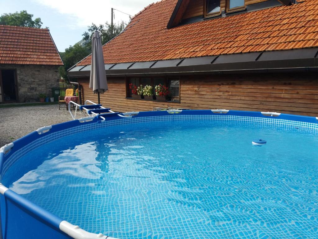 Bazén v ubytování Kuća za odmor DIKKA Brušane Lika nebo v jeho okolí