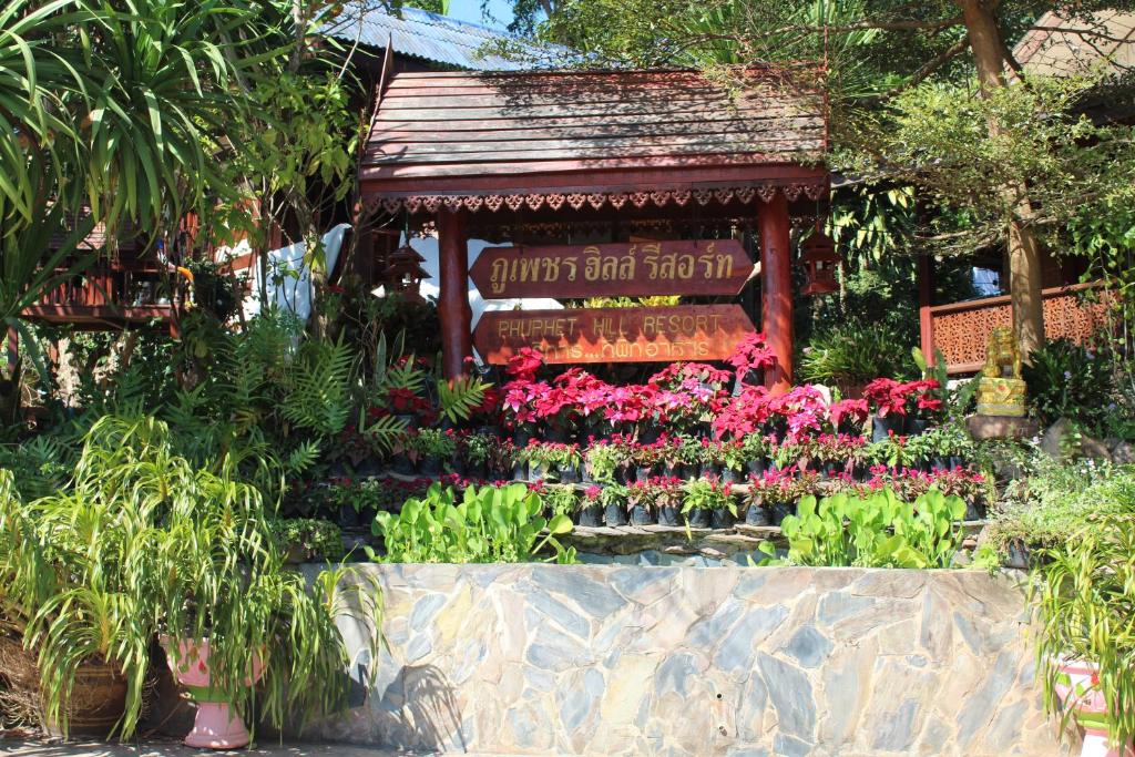 a flower shop with a bunch of flowers at Phuphet Hill Resort in Phu Rua