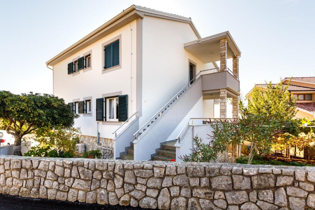 Το κτήριο όπου στεγάζεται  το διαμέρισμα