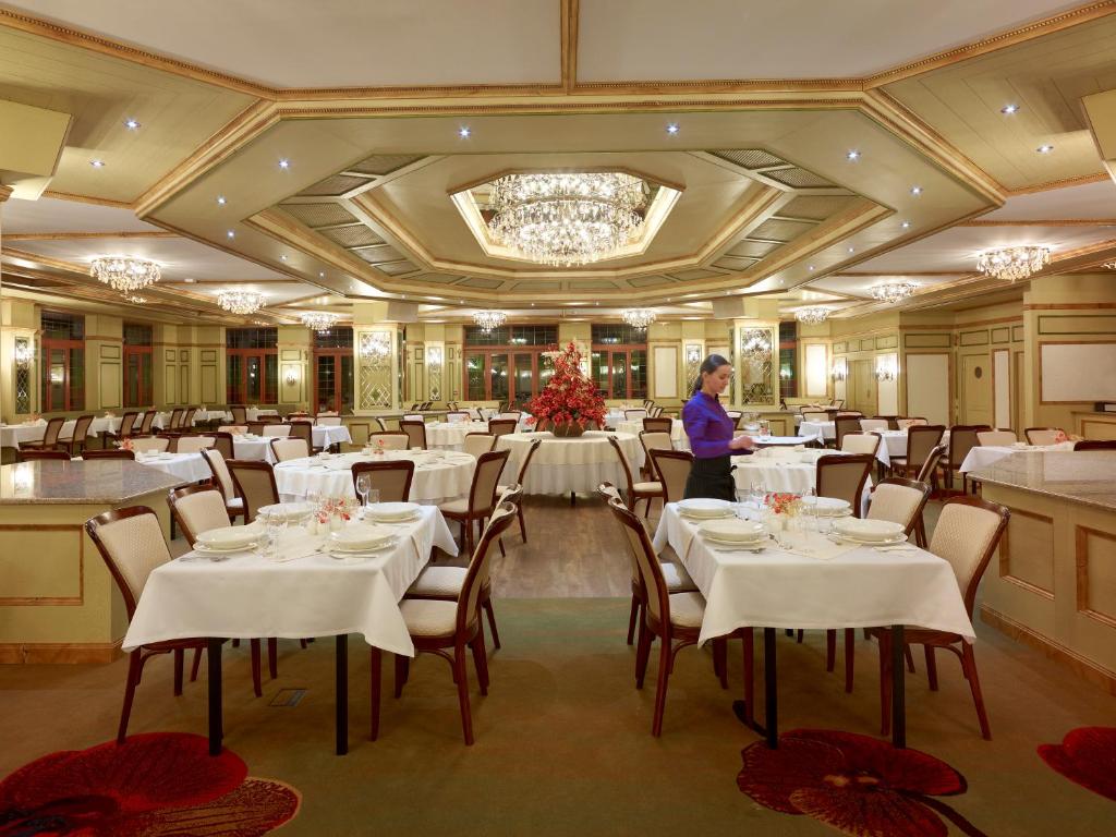 Reštaurácia alebo iné gastronomické zariadenie v ubytovaní Hotel Mercure Krynica Zdrój Resort&Spa