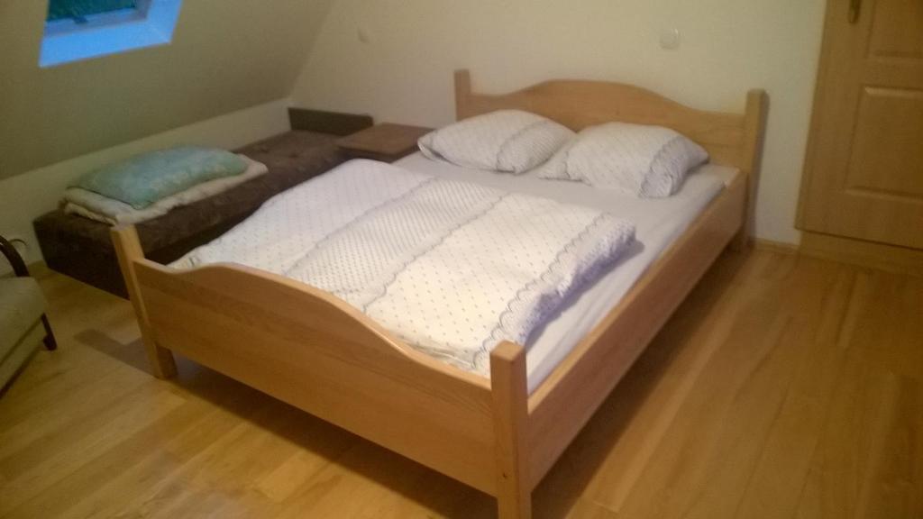 Posteľ alebo postele v izbe v ubytovaní Dom nad potokiem